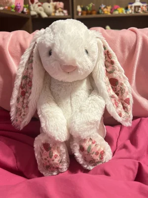 Blossom Cream Bunny 'Berry' - Medium Jellycat | Jelly Journal