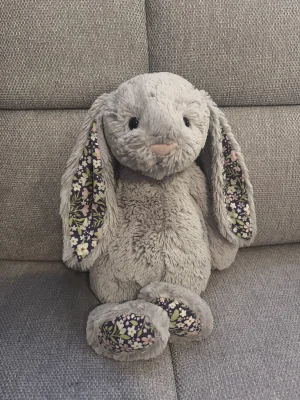 Blossom Silver Bunny 'Bloom' - Medium Jellycat photo uploaded by Mayajellycats13