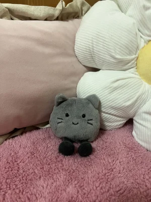  Amuseabean 猫のぬいぐるみ Amuseabean Kitty Jellycat | Jelly Journal