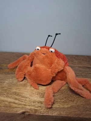 A photo of Crispin Crab - Small Jellycat taken by Sofie