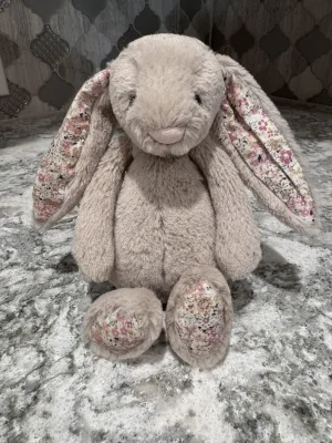 Blossom Bea Beige Bunny - Small Jellycat | Jelly Journal