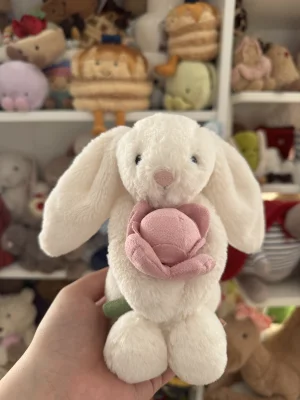 A photo of Bashful Bunny 'Peony' Jellycat taken by nelesjellycorner