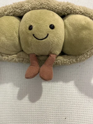 Amuseables Pea in a Pod Jellycat | Jelly Journal