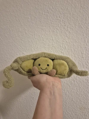 Amuseables Pea in a Pod Jellycat | Jelly Journal