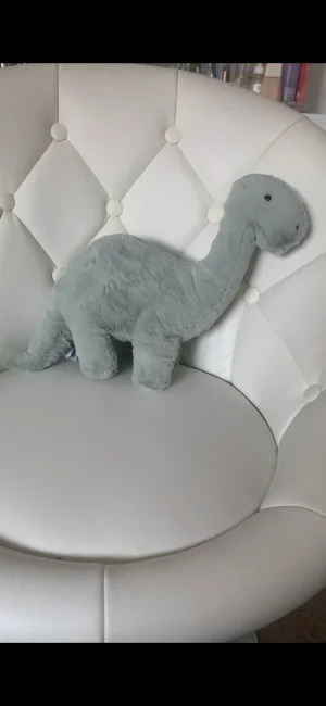 A photo of Fossilly Brontosaurus - Medium Jellycat taken by its.amb3rrx