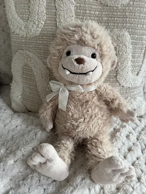 Bucky Bigfoot Jellycat | Jelly Journal