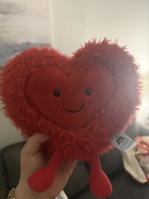 A photo of Amuseables Beatie Heart - Large Jellycat taken by lizzylowe6