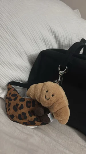 Amuseables Croissant Bag Charm Jellycat | Jelly Journal