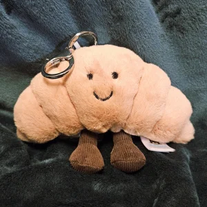 Amuseables Croissant Bag Charm Jellycat photo