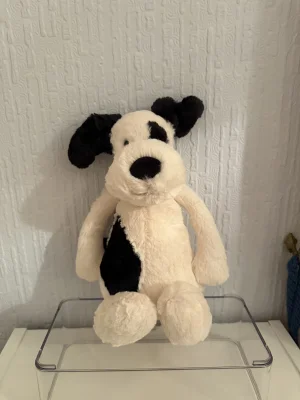 A photo of Bashful Black & Cream Puppy - Medium Jellycat taken by Bethanyxox