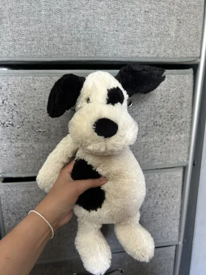 A photo of Bashful Black & Cream Puppy - Medium Jellycat taken by averyd2003