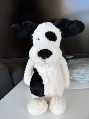 A photo of Bashful Black & Cream Puppy - Medium Jellycat taken by bronzieandthejellies