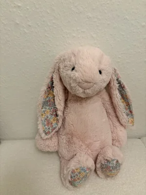 A photo of Blossom Blush Bunny - Large Jellycat taken by Fnublo95
