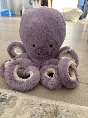 A photo of Maya Octopus - Little Jellycat taken by Lex_suckow