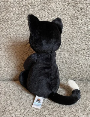 A photo of Bashful Black Kitten Jellycat taken by Abyss'Dragons