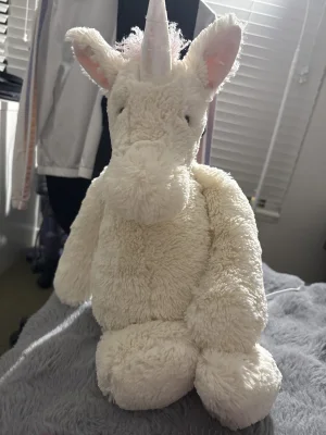 A photo of Bashful Unicorn - Huge Jellycat taken by ILoveLemons_1