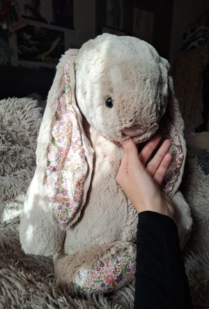  Blossom Beige Bunny Petal ぬいぐるみ Blossom Beige Bunny 'Petal' – Junque Drawer Studio