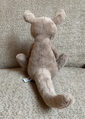 A photo of Kara Kangaroo - Large Jellycat taken by Abyss'Dragons