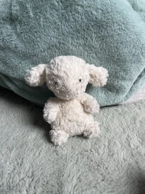  Small Bashful Lamb Sサイズ ぬいぐるみ　羊 Bashful Lamb - Small Jellycat | Jelly Journal