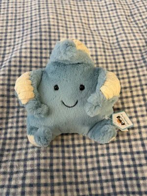 A photo of Skye Starfish Jellycat taken by Stephmarie207