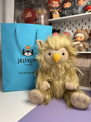 A photo of Gus Gryphon Jellycat taken by JELLY_SROD