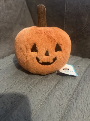 A photo of Ooky Jack O Lantern Jellycat taken by amelia_grace24