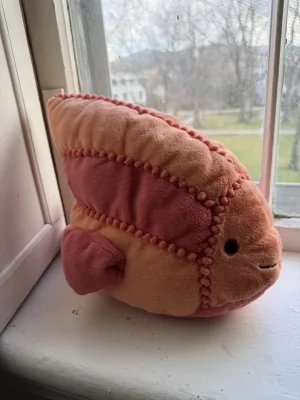 A photo of Neo Fish Jellycat taken by katsjellies