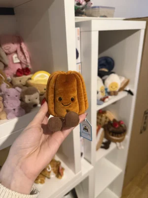Amuseable Carole Canelé 🇫🇷 Jellycat photo