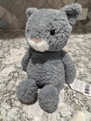 A photo of Tumbletuft Kitten Jellycat taken by SnowLeopard821