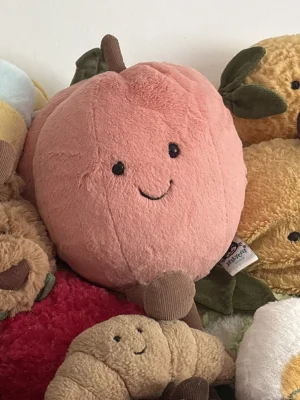 A photo of Amuseable Peach Jellycat taken by Graciexoxo