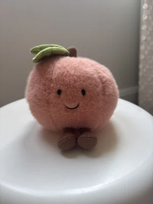 A photo of Amuseable Peach Jellycat taken by SofiaDD