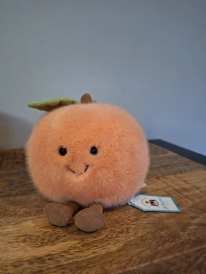 A photo of Amuseable Peach Jellycat taken by Sofie