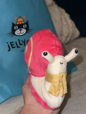 Escarfgot Pink Snail Jellycat photo