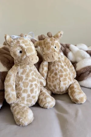 A photo of Puffles Giraffe Jellycat taken by JodysJellies