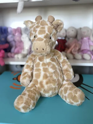 Puffles Giraffe Jellycat photo