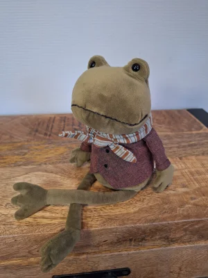 A photo of Riverside Rambler Frog Jellycat taken by Sofie