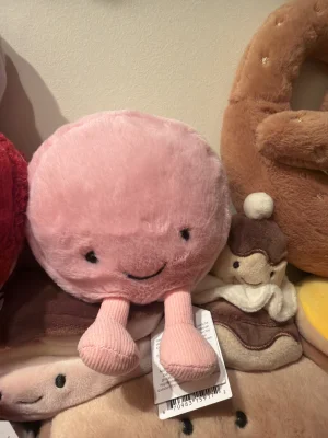 Amuseable Macaron Raspberry Jellycat photo