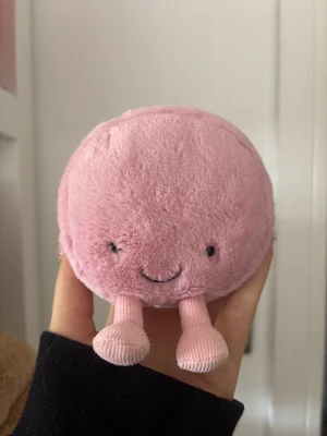 A photo of Amuseable Macaron Raspberry Jellycat taken by Chloegoing