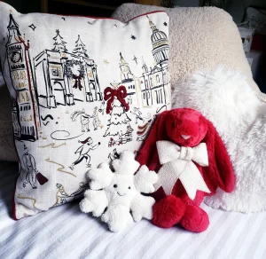 専用ページ Luxe Bunny Scarlett タグカバー Bashful Luxe Bunny Scarlett with Personalized Cream Jumper