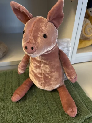 A photo of Piggy Might Fly Jellycat taken by Micah_Mooks102