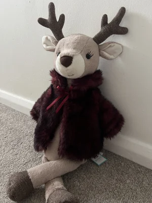 A photo of Vivien Reindeer Jellycat taken by Axel