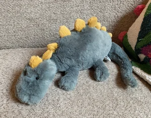 A photo of Douglas Dino - Large Jellycat taken by Abyss'Dragons