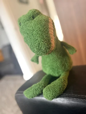 A photo of Toothy Croc Jellycat taken by Franillajelly