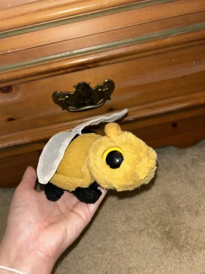 Frizzles Bee Jellycat photo uploaded by averyd2003