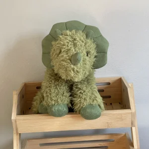 A photo of Curvie Dino Jellycat taken by charlotteriddettepage