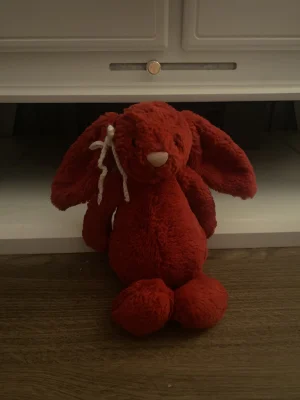 Bashful Cranberry Bunny Jellycat photo