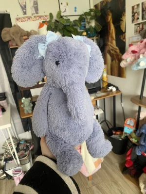 A photo of Puffles Elephant - Small Jellycat taken by shoshanayael
