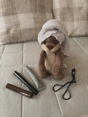 Bashful Otter - Small Jellycat photo
