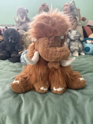 A photo of Maximus Mammoth Jellycat taken by morganomanor