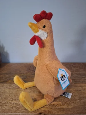A photo of Henrietta Hen Jellycat taken by Sofie